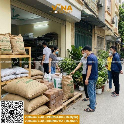 Mua đất trồng cây chất lượng tại cửa hàng vật tư nông nghiệp