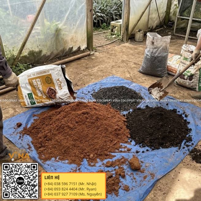 Phối trộn giá thể mụn dừa với phân hữu cơ tại nhà vườn để trồng cây