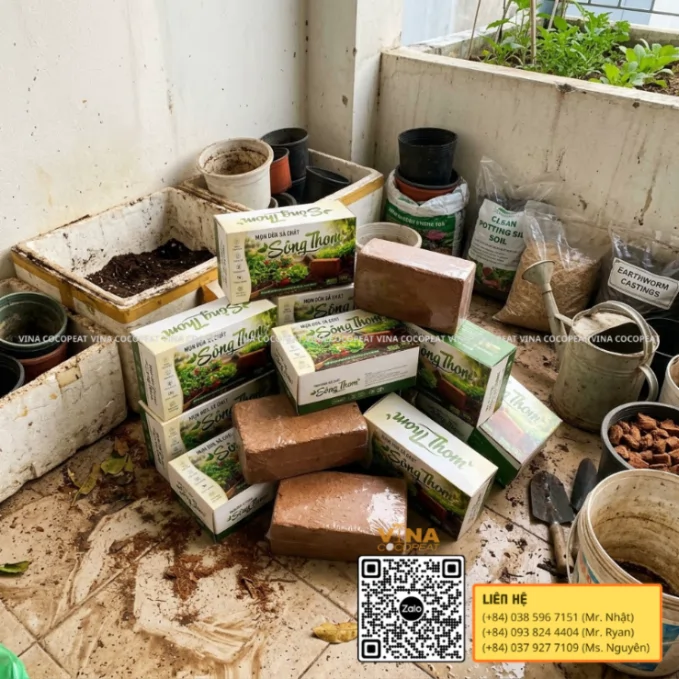 Góc trữ hộp mụn dừa xả chát Sông Thom 500g và viên mụn dừa ép nén đã xử lý tại nhà