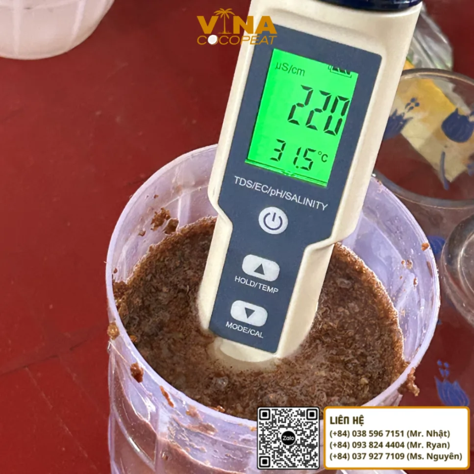 Mua mụn dừa xả chát cần kiểm tra EC pH và thông số kỹ thuật trước khi trồng cây